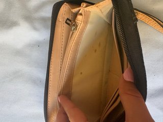 Cartera Guess Marrón y Dorada