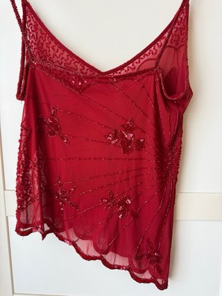 PreciosoTop rojo transparente con pedrería Talla M