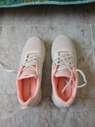 Zapatillas Skechers Beige y Rosa Talla 37