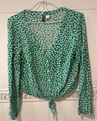 Blusa H&M flores verde y blanco Talla M