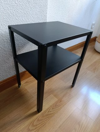 Mesa auxiliar Ikea KNARREVIK negra