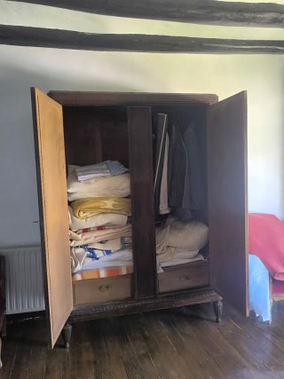 Guardaroba in legno con specchi