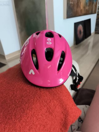 Casco de bici rosa infantil