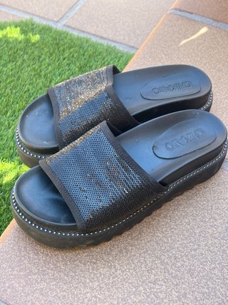 Sandalias fiesta negras y plateadas