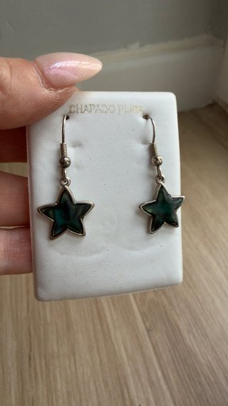 Pendientes de estrella verde y plata