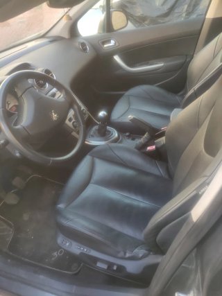 Peugeot 308 asiento cuero negro año  2008