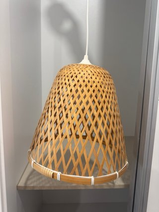 Lámpara colgante de bambú tejida