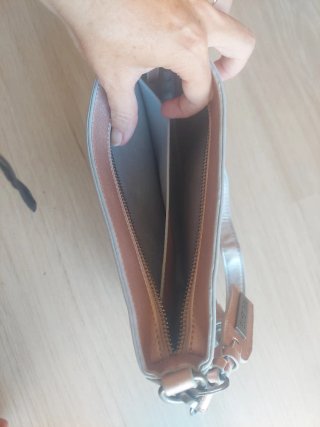 Bolso Pepe Jeans rosa metalizado.