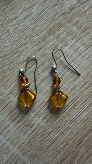 Pendientes de plata con abalorios dorados