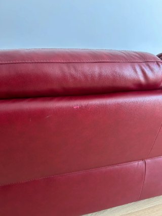 Sofá de piel rojo