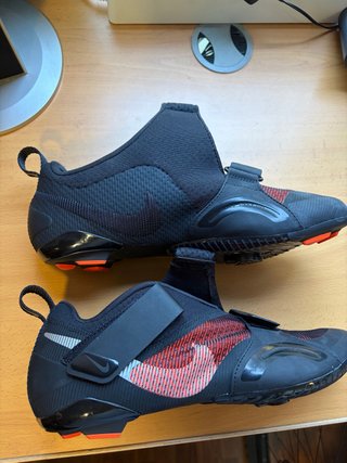 Zapatillas Nike Spinning Negras y Rojas