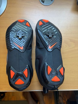 Zapatillas Nike Spinning Negras y Rojas