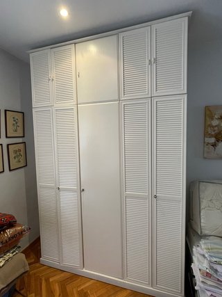Armario blanco de madera de excelente calidad