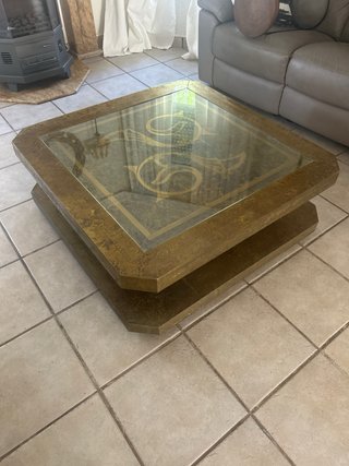 Mesa de centro dorada y verde