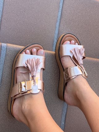 Sandalias doradas fiesta con flecos