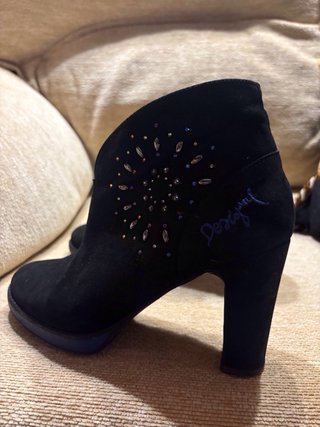 Botines Desigual negros con pedrería