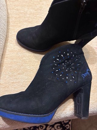 Botines Desigual negros con pedrería