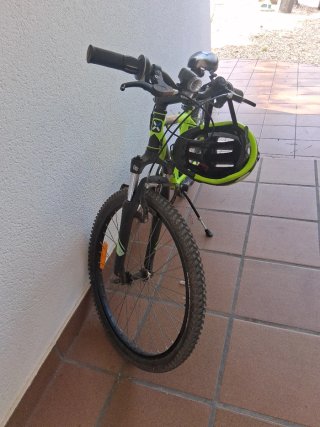 Bicicleta de montaña infantil verde + casco