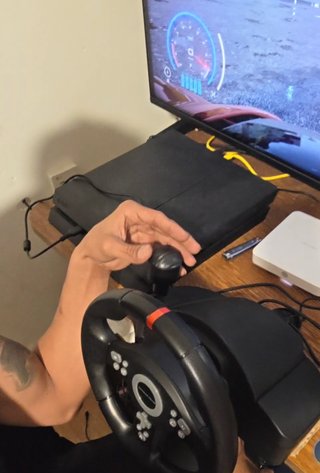 PS4 (PlayStation 4) Negra + Mando y Cables
