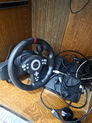 PS4 (PlayStation 4) Negra + Mando y Cables