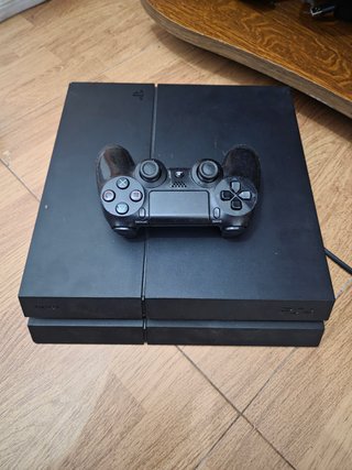 PS4 (PlayStation 4) Negra + Mando y Cables