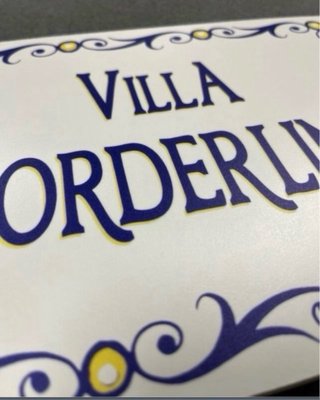 Cartel Villa Borderline La Que Se Avecina