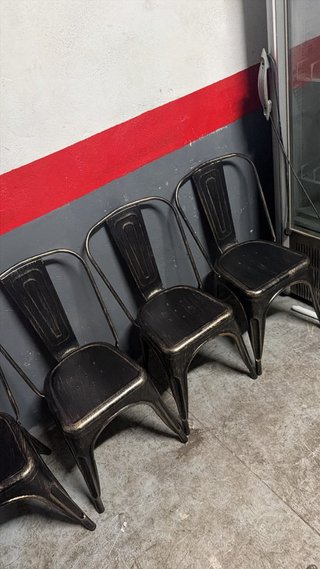 Sillas estilo industrial bajas vintage a 12€ unida