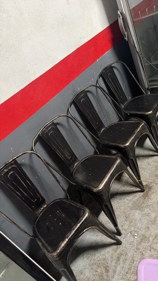 Sillas estilo industrial bajas vintage a 12€ unida