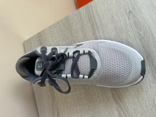 Zapatillas Nike Air Max grises y blancas