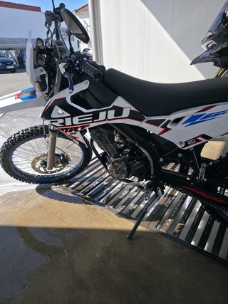 Rieju MR 125 Enduro Blanca y Roja