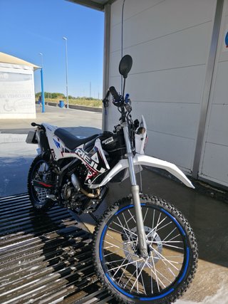 Rieju MR 125 Enduro Blanca y Roja
