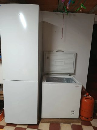 Congelador horizontal Jocel blanco y frigorífico
