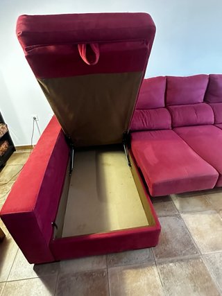 Sofá en L rojo de tela