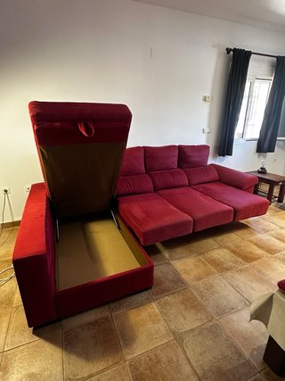 Sofá en L rojo de tela