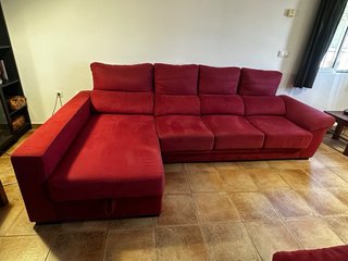 Sofá en L rojo de tela