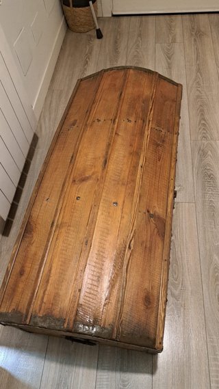 Baúl antiguo restaurado madera y metal