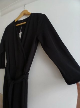 Mono negro con cinturón
