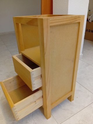 Mesitas de madera con cajones