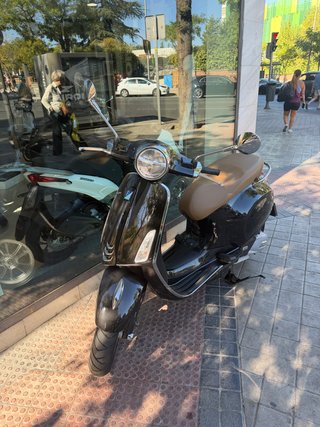 Vespa Primavera 125 ABS Negra/Beige