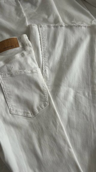 Pantalón Campana Stradivarius Blanco