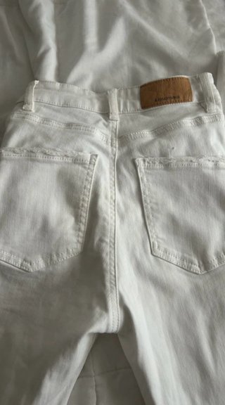 Pantalón Campana Stradivarius Blanco