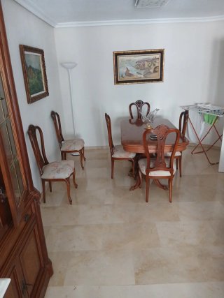 Mueble de comedor clásico de madera maciza