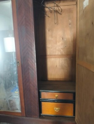 Armario antiguo de madera