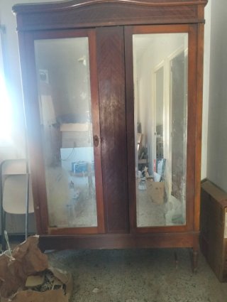 Armario antiguo de madera
