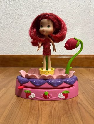 Muñeca Tarta de Fresa con Flor