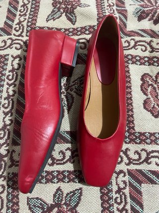 Zapatos de piel rojos