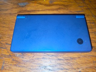 Nintendo DSi con scatola e giochi Pokémon