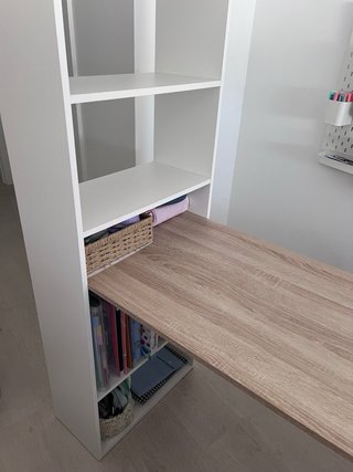 Escritorio con estantería de madera urge