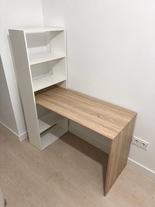 Escritorio con estantería de madera urge