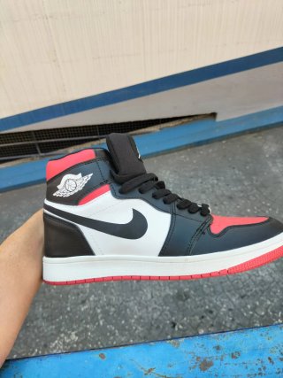 Tenis Nike Jordan Rojo y Blanco